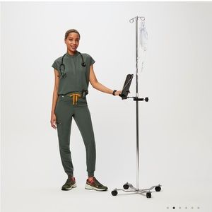 Rafaela™ Miss Oversized Scrub Top